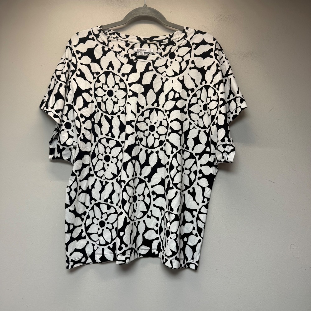 Chico's‎ Medallion Print Top Women Size 3 XL Black White Short Sleeve Stretch